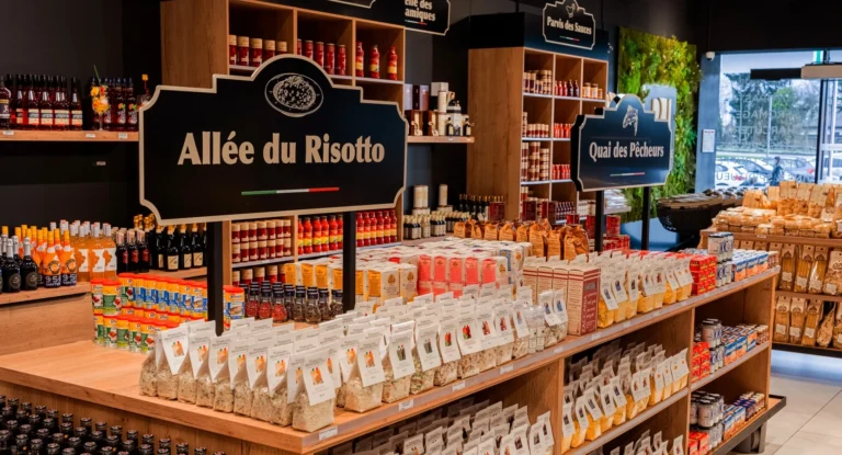 Intérieur d'un magasin "Rue d'Italie".